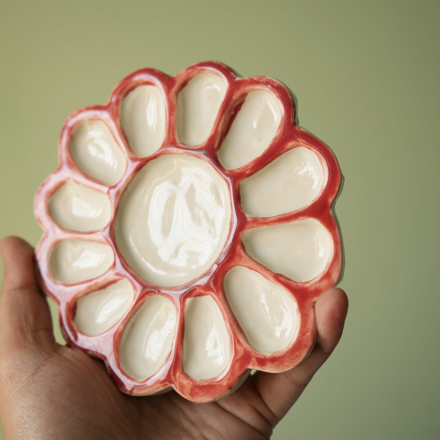 Daisy flower large ceramic palette - Pink walls