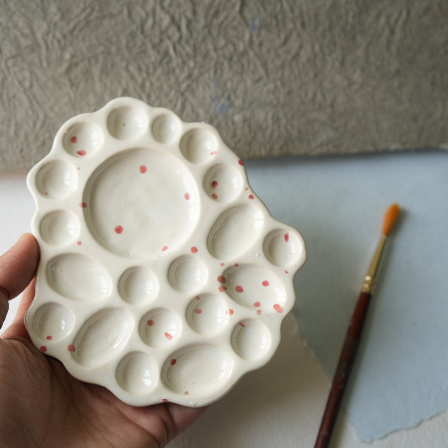 Bubble Ceramic Palette - Glossy White deisgn with Pink speckles