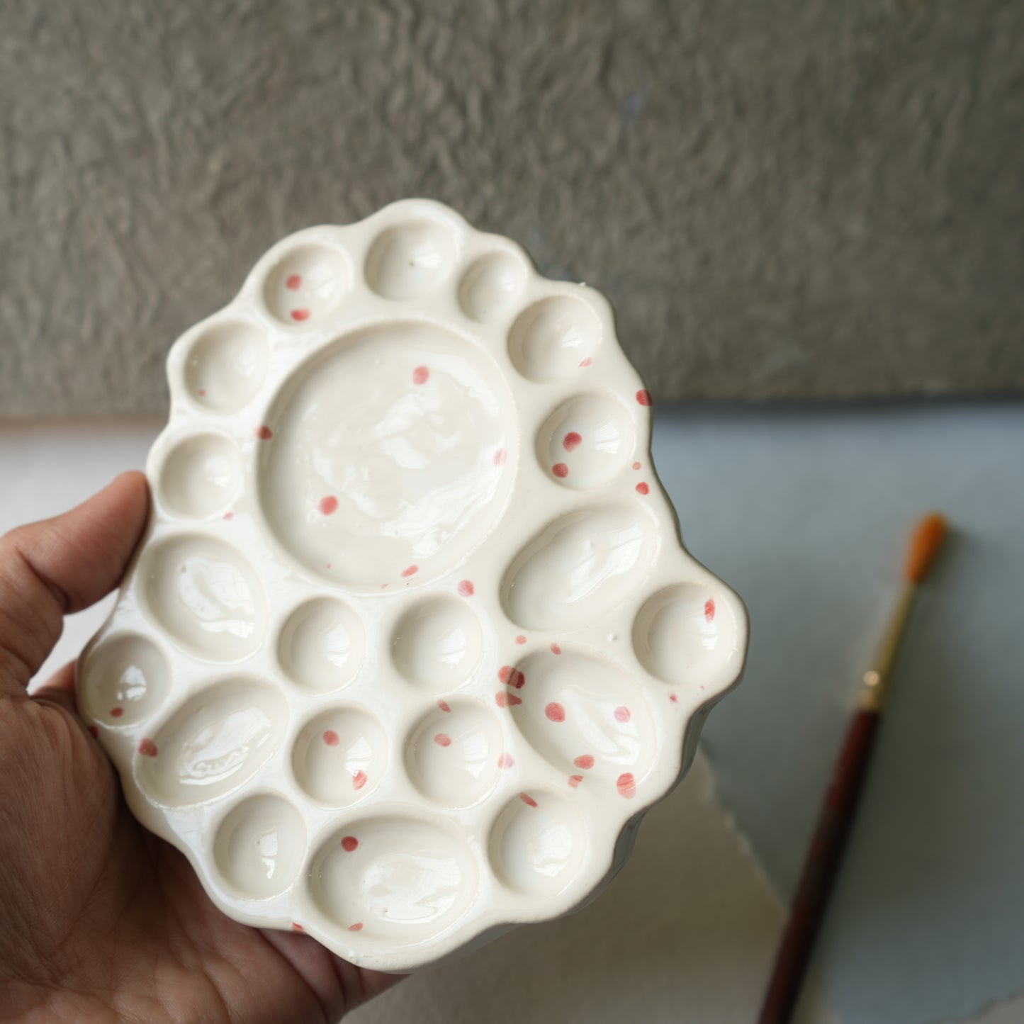 Bubble Ceramic Palette - Glossy White deisgn with Pink speckles
