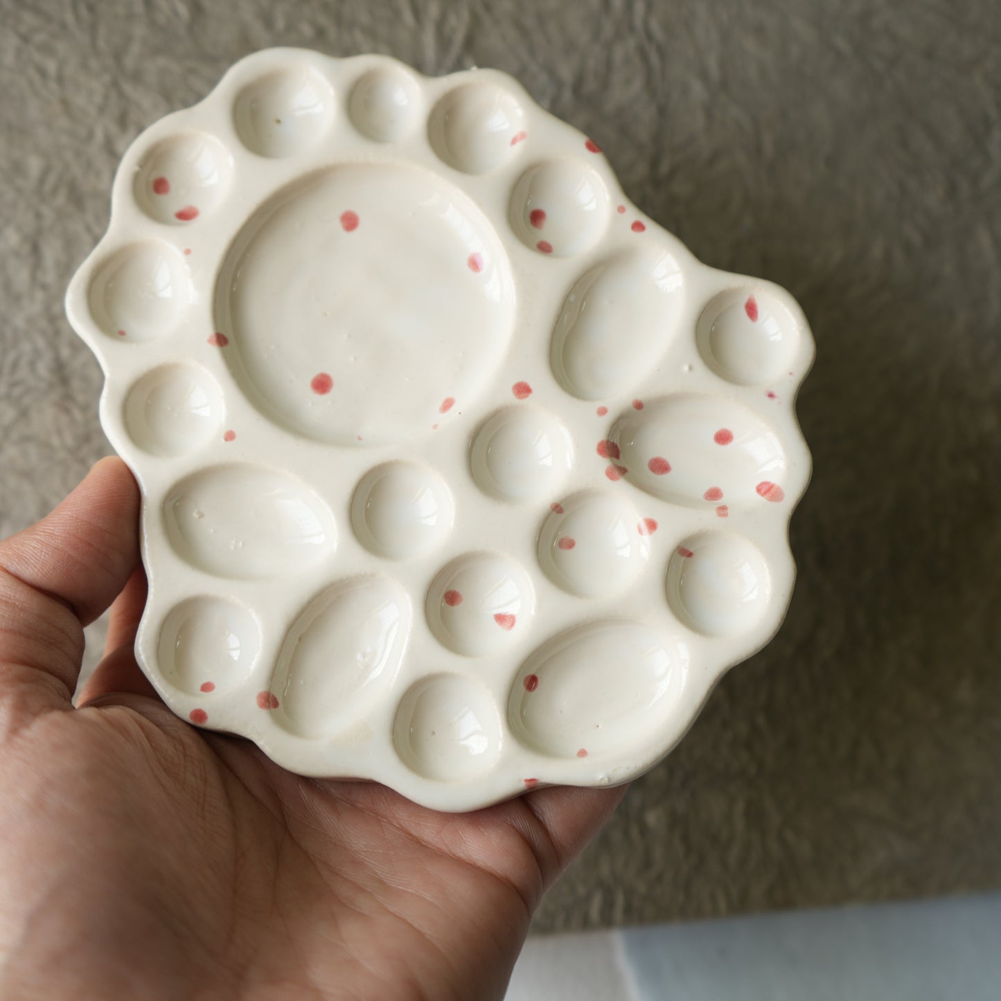Bubble Ceramic Palette - Glossy White deisgn with Pink speckles