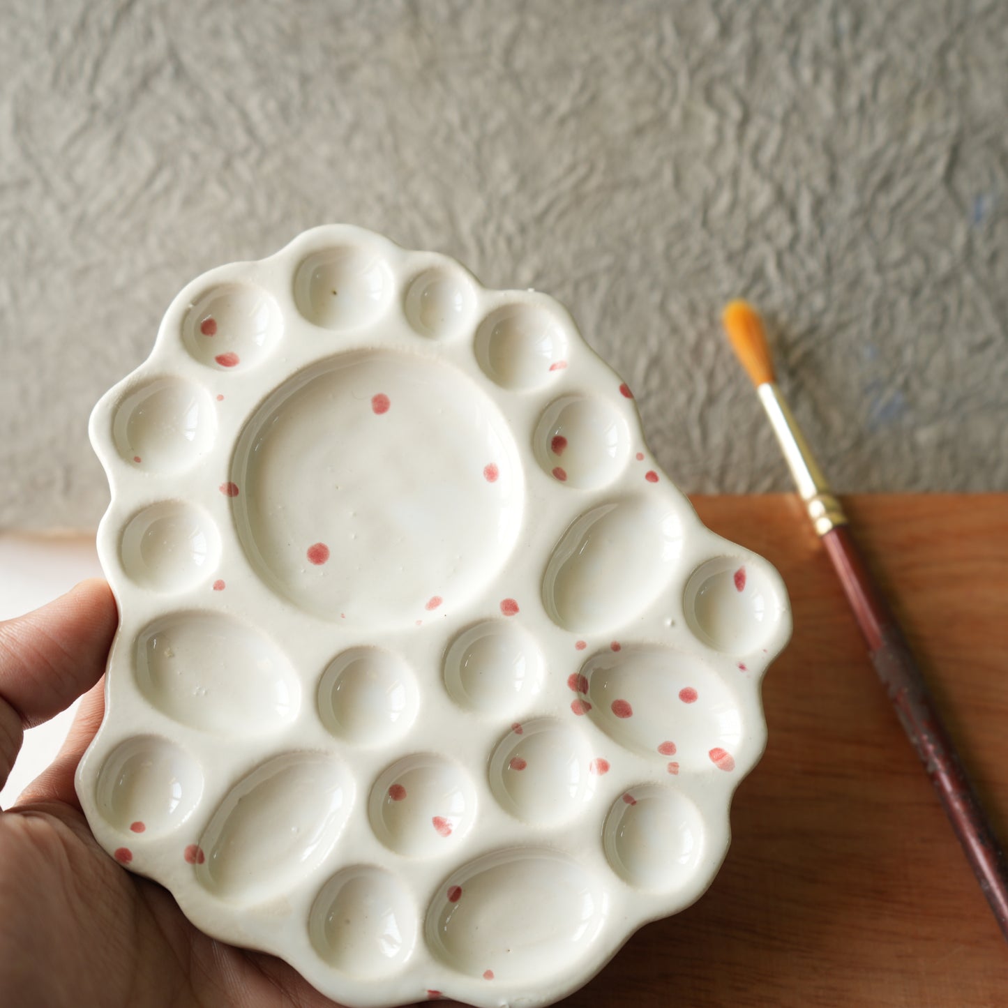 Bubble Ceramic Palette - Glossy White deisgn with Pink speckles