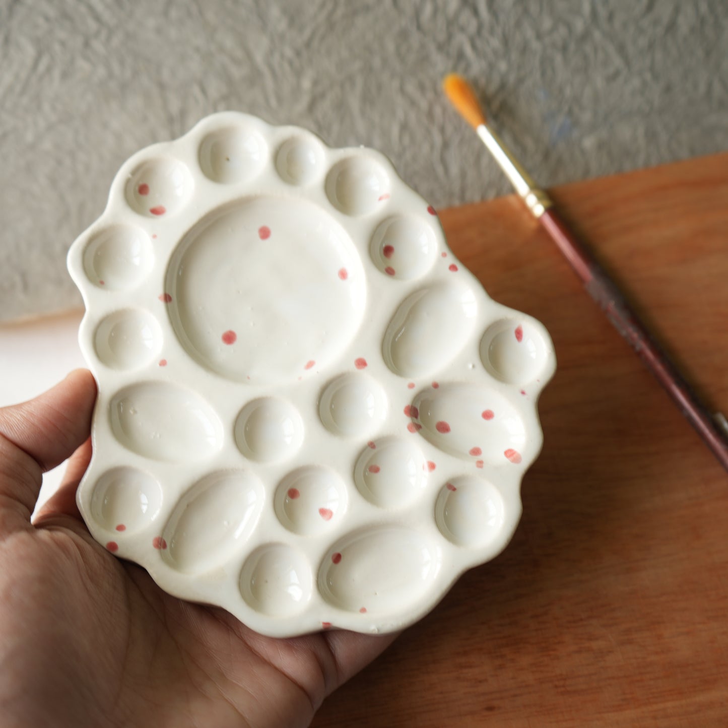Bubble Ceramic Palette - Glossy White deisgn with Pink speckles