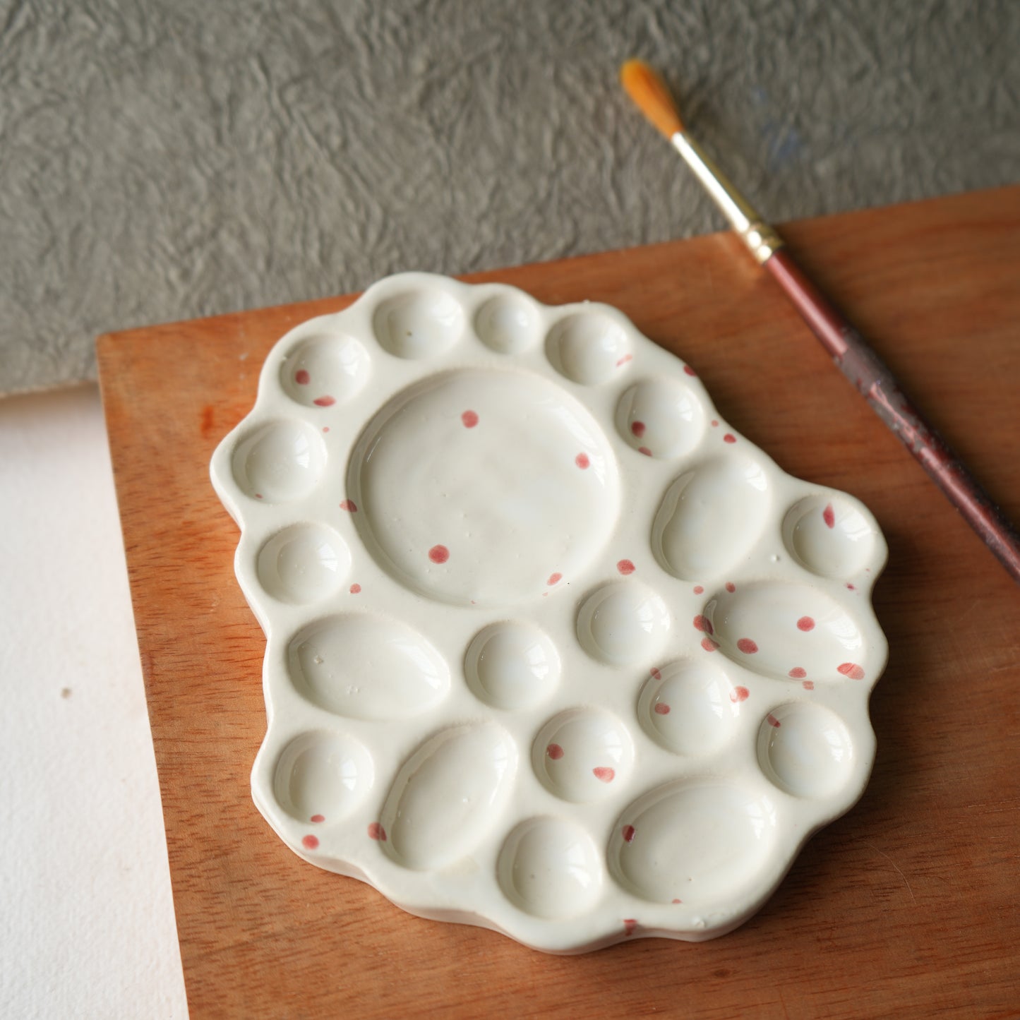 Bubble Ceramic Palette - Glossy White deisgn with Pink speckles