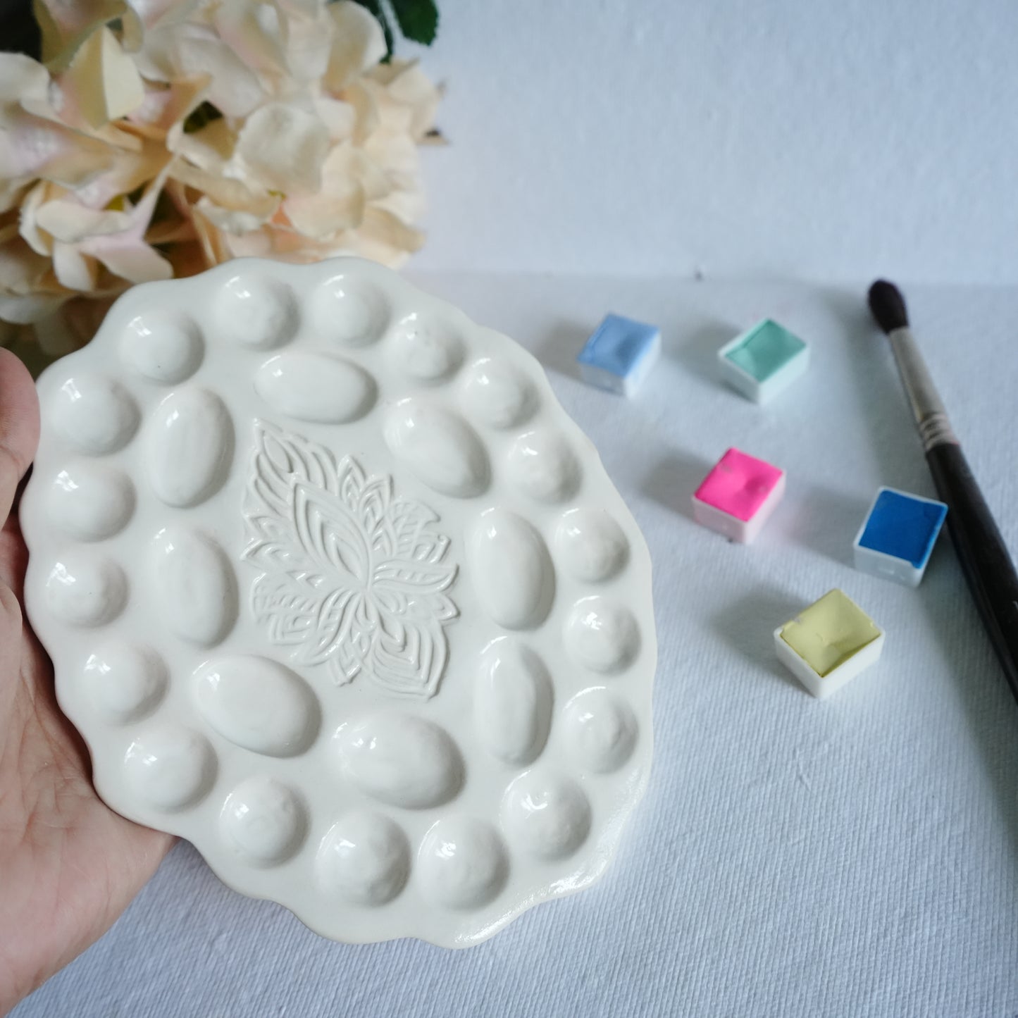 Hamsa Impression Ceramic Palette - White finish, Artist gifts, Mytinyjournal.co