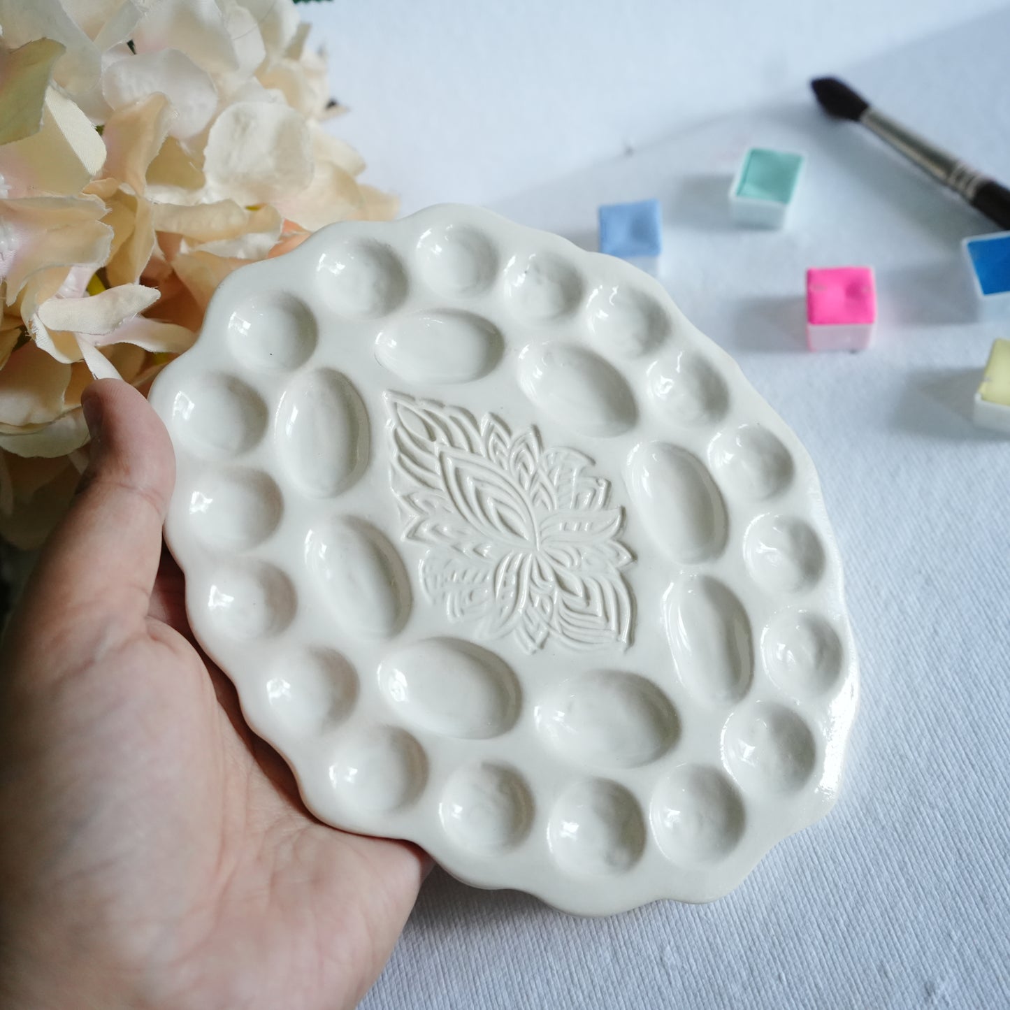 Hamsa Impression Ceramic Palette - White finish, Artist gifts, Mytinyjournal.co