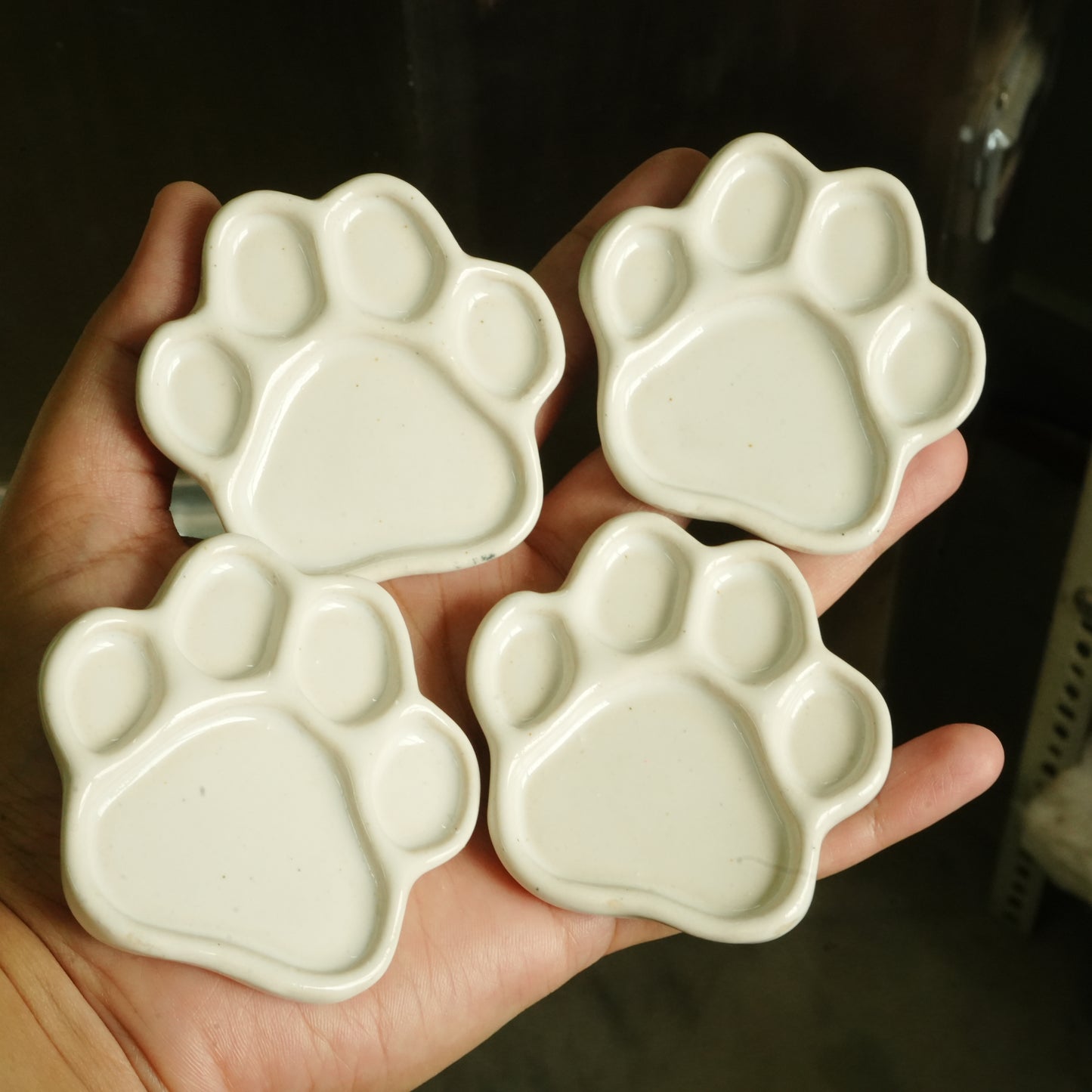 Tiny Paw Ceramic Palette -7 cm White glossy finish, Artist gifts, Made in India