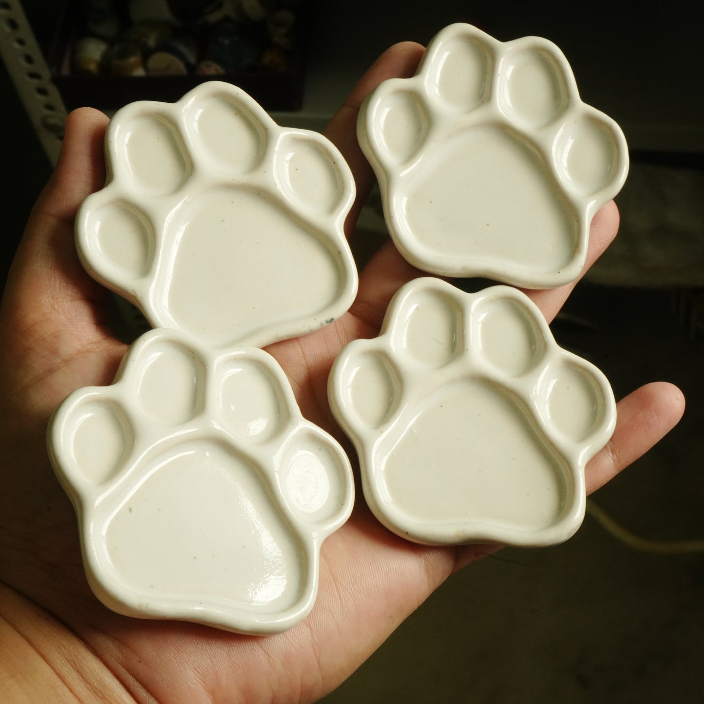 Tiny Paw Ceramic Palette -7 cm White glossy finish, Artist gifts, Made in India