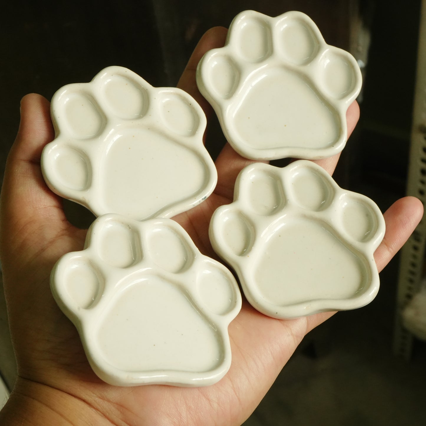 Tiny Paw Ceramic Palette -7 cm White glossy finish, Artist gifts, Made in India